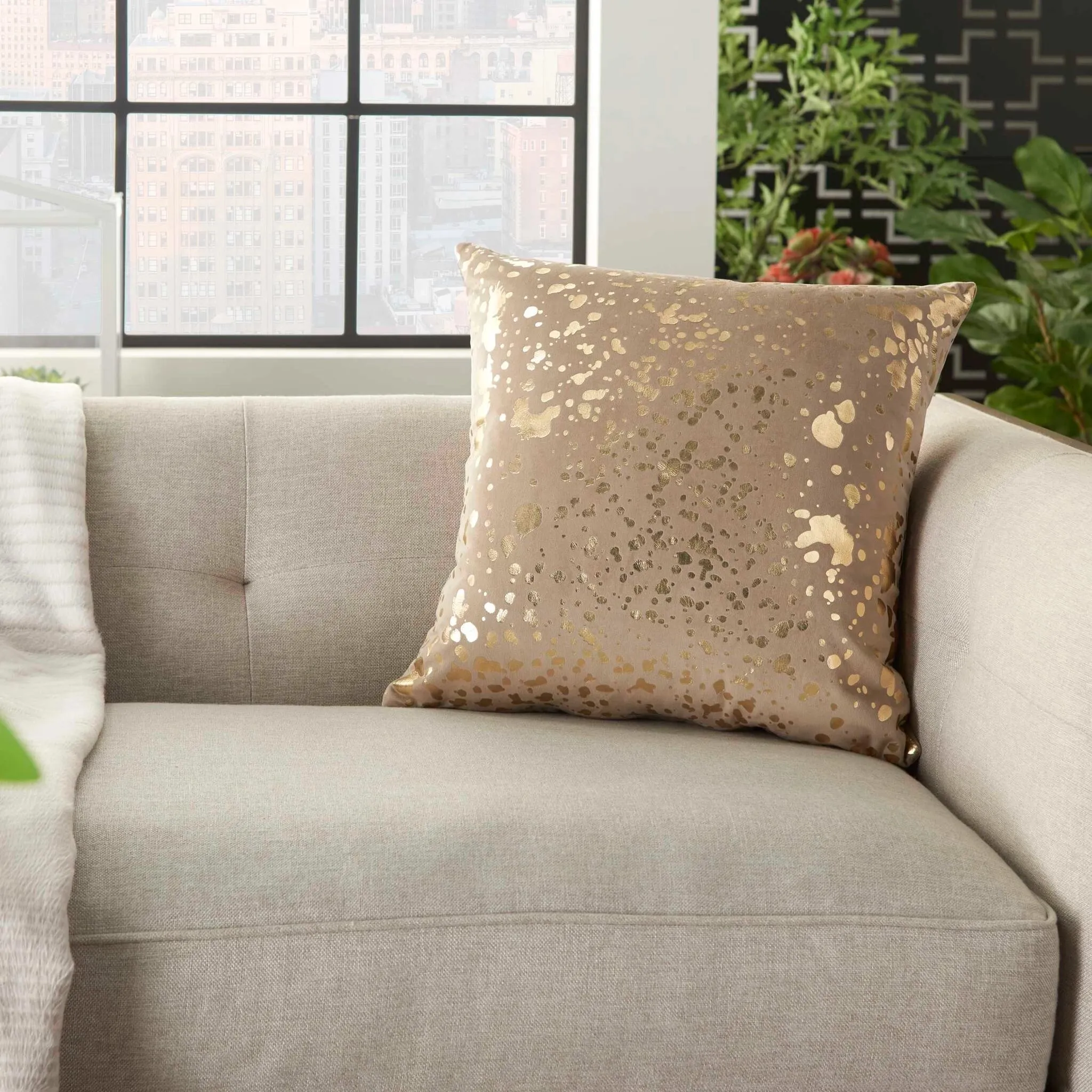Luminescence QY168 Throw Pillow