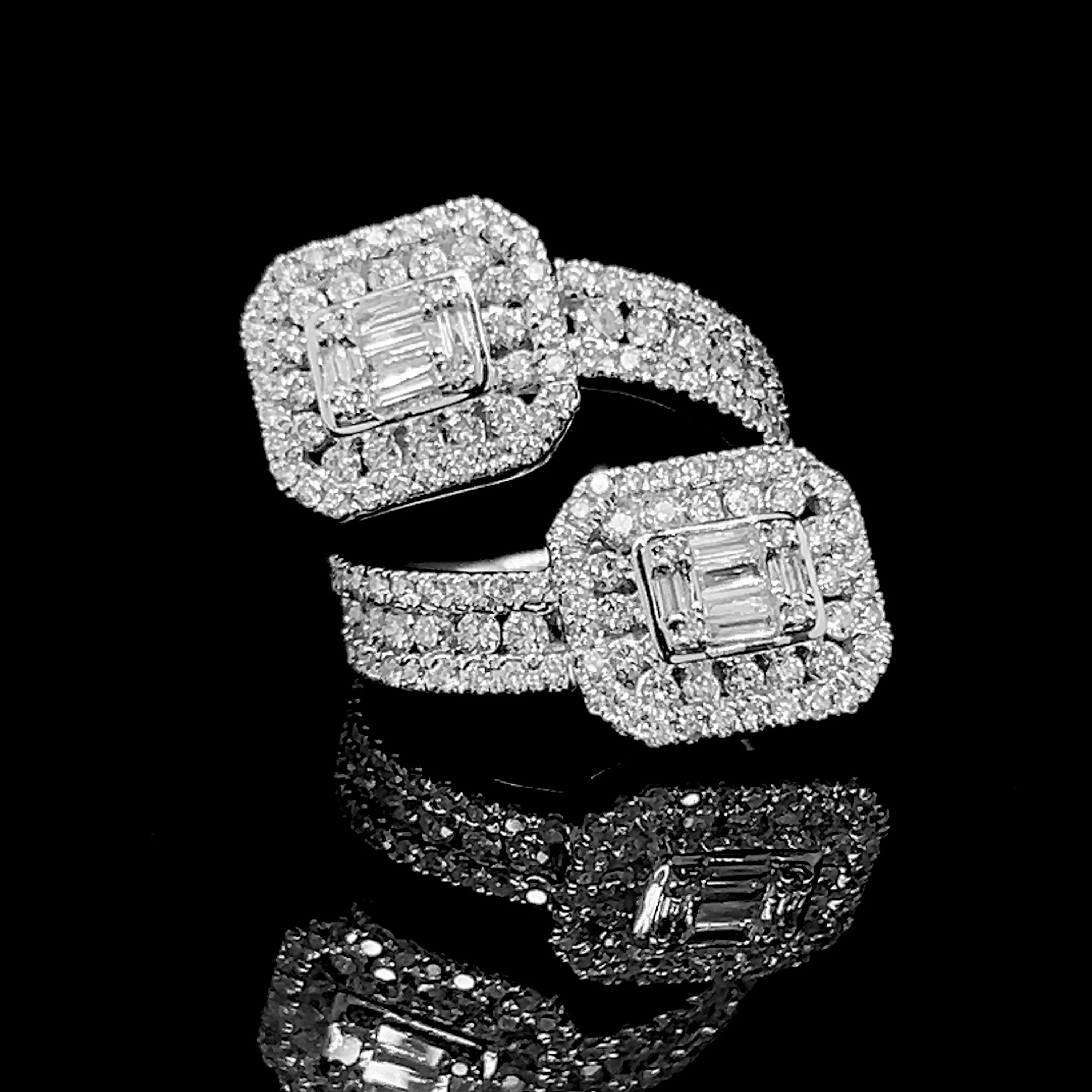 #LVNA2024 | Crossover Emerald Statement Diamond Ring 18kt