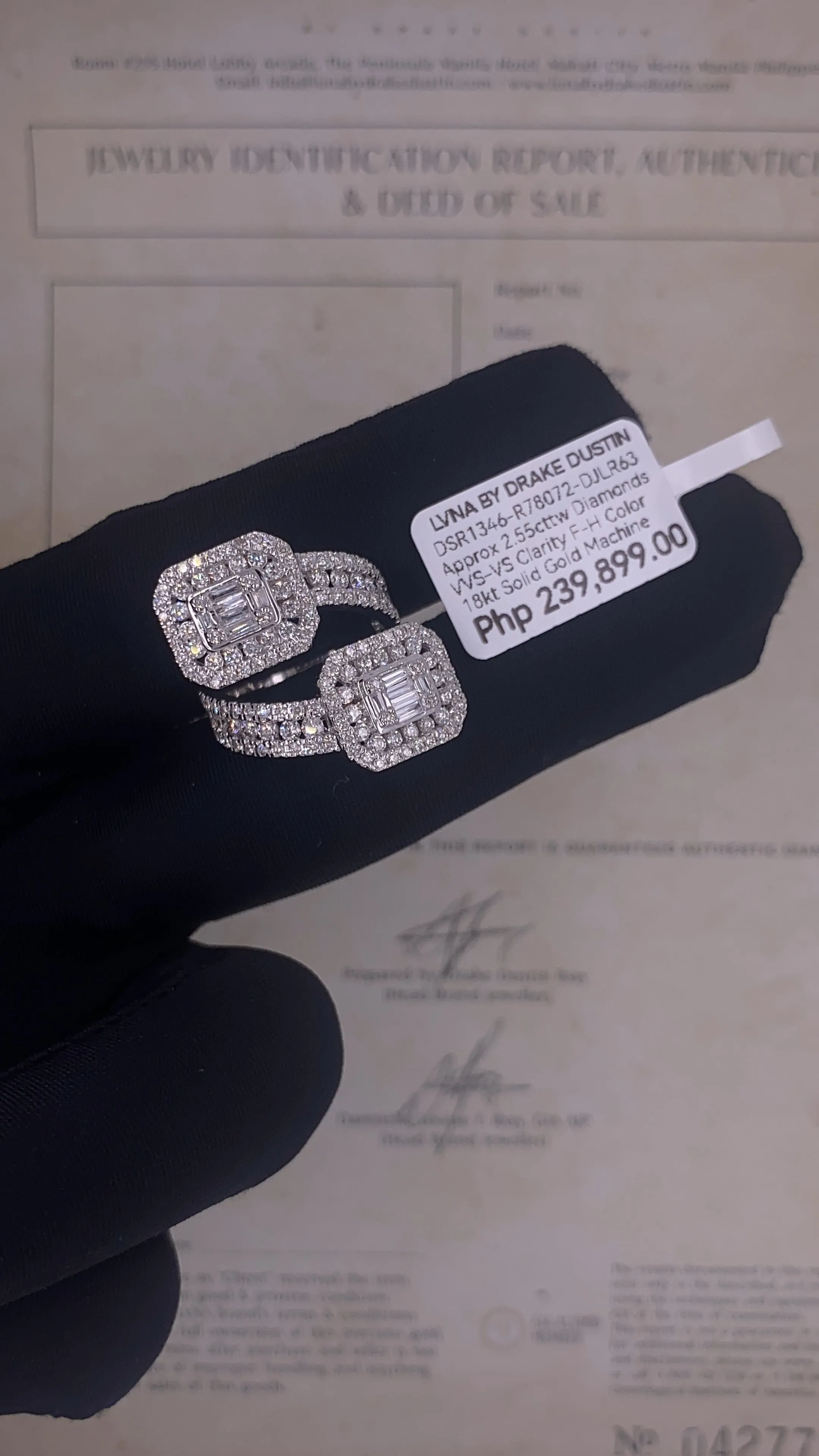 #LVNA2024 | Crossover Emerald Statement Diamond Ring 18kt