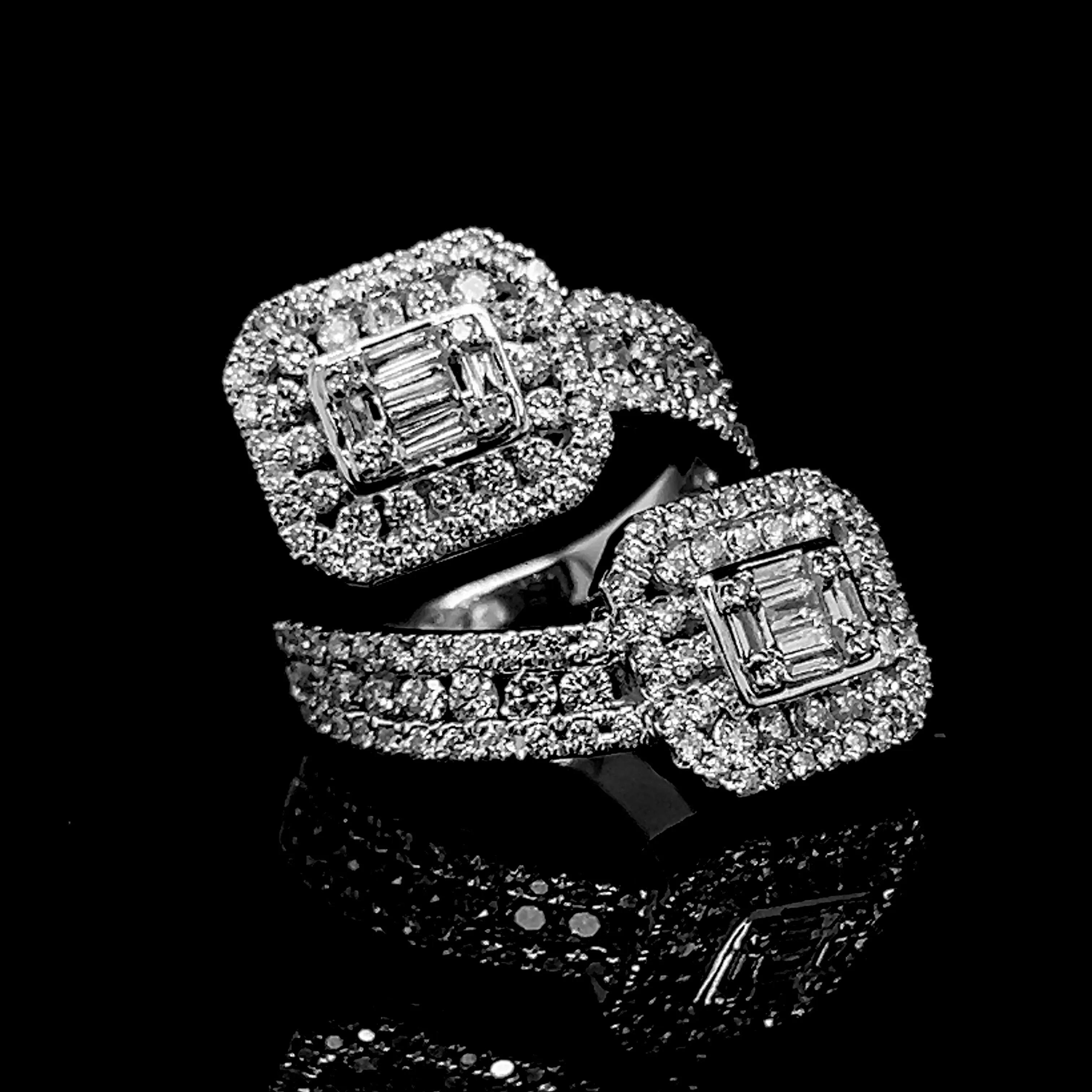 #LVNA2024 | Crossover Emerald Statement Diamond Ring 18kt